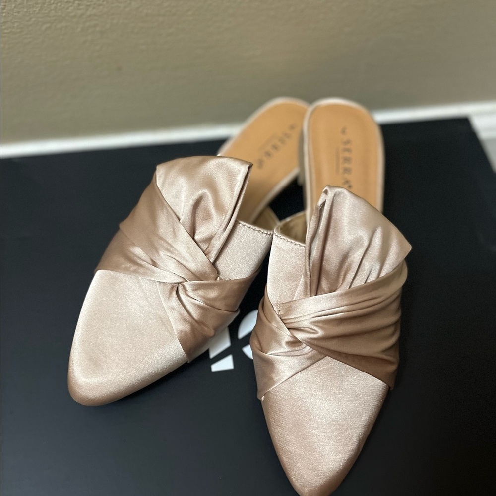 Serra Metallic Gold Women's Loafers 7